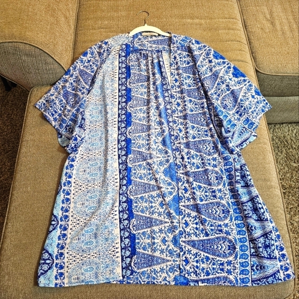 Veronica M Blue White Abstract Boho Open Front Beach Kimono Cardigan Medium